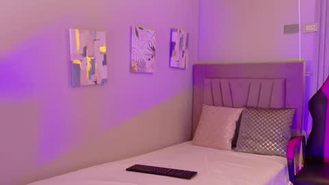 Mia online show from 12/05/25, 12:14