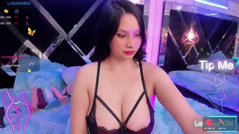 Snapshot of miacharloth chatting on 10/18/25, 01:41 Mia online show from 10/18/25, 01:41
