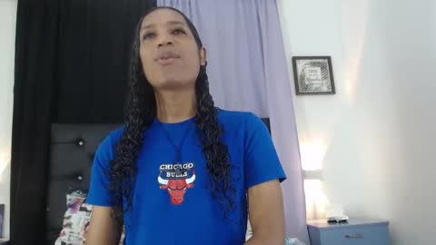 MiaCoock online show from 11/19/25, 12:27