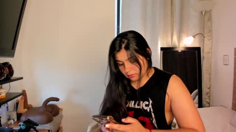 Snapshot of miadanielss chatting on 02/06/25, 09:06 IG Yojanagomez online show from 02/06/25, 09:06