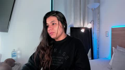 Snapshot of miadanielss chatting on 02/17/25, 12:27 IG Yojanagomez online show from 02/17/25, 12:27