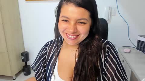 Snapshot of miadanielss chatting on 03/03/25, 05:07 IG Yojanagomez online show from 03/03/25, 05:07