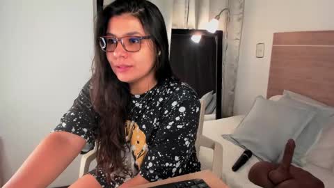 Snapshot of miadanielss chatting on 03/05/25, 02:25 IG Yojanagomez online show from 03/05/25, 02:25