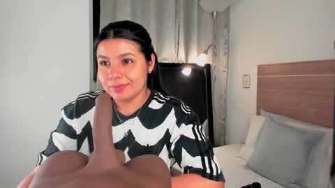 Snapshot of miadanielss chatting on 03/07/25, 03:40 IG Yojanagomez online show from 03/07/25, 03:40