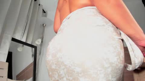 Snapshot of miadanielss chatting on 03/08/25, 04:34 IG Yojanagomez online show from 03/08/25, 04:34