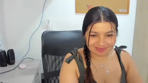 Snapshot of miadanielss chatting on 03/10/25, 04:57 IG Yojanagomez online show from 03/10/25, 04:57