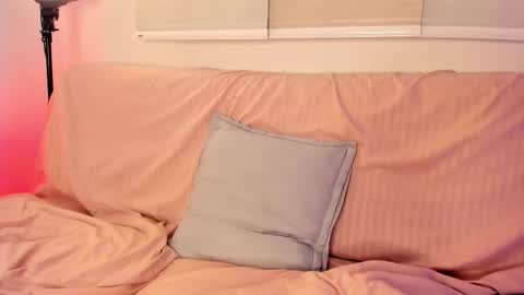 Snapshot of miadanielss chatting on 11/22/25, 01:04 IG Yojanagomez online show from 11/22/25, 01:04