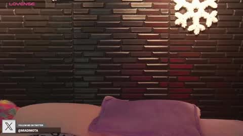 Mia online show from 12/04/24, 04:10