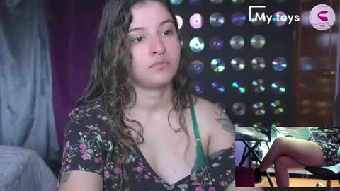 Snapshot of miadimota chatting on 04/11/26, 04:22 Mia online show from 04/11/26, 04:22