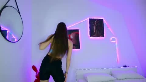 Mia online show from 04/22/26, 01:08