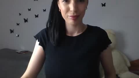Mia online show from 05/17/26, 08:27