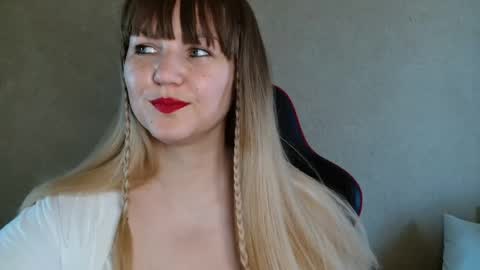 Snapshot of miafoxisja chatting on 09/11/25, 05:29 MiaFoxisJa online show from 09/11/25, 05:29