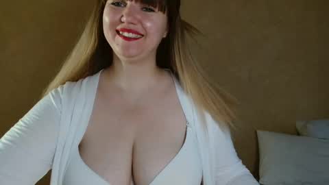 Snapshot of miafoxisja chatting on 09/25/25, 02:15 MiaFoxisJa online show from 09/25/25, 02:15