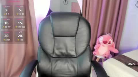 Mia online show from 06/19/26, 04:28