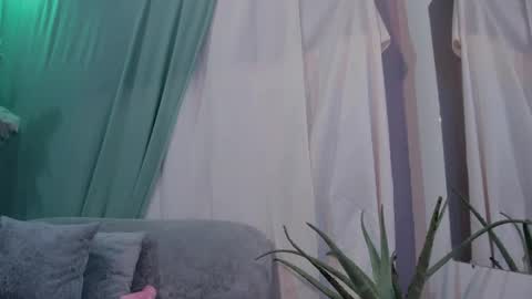 Mia  online show from 04/21/26, 07:17