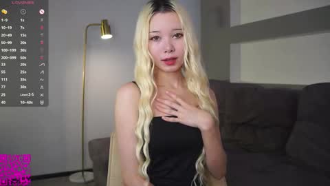 Mia online show from 09/24/25, 06:39