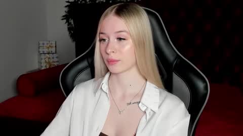 Mia online show from 12/15/25, 05:39