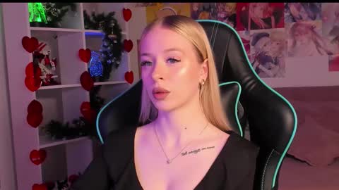 Mia online show from 12/20/25, 05:25