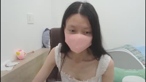 miahchan68 online show from 10/18/25, 03:09