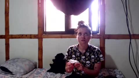 Snapshot of miahells chatting on 12/18/25, 06:58 Mia Sam online show from 12/18/25, 06:58