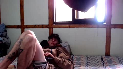 Snapshot of miahells chatting on 12/19/25, 04:36 Mia Sam online show from 12/19/25, 04:36