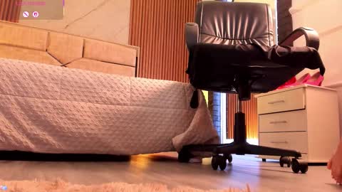 Miah  Sens online show from 11/08/25, 04:23