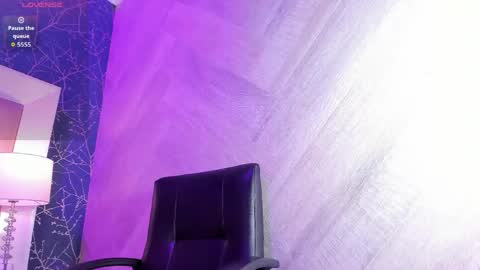 Mia online show from 05/04/26, 12:12