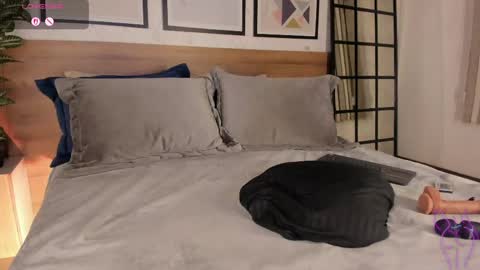 Mia  online show from 03/21/26, 08:19