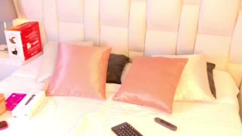 Mia  online show from 06/18/26, 04:13