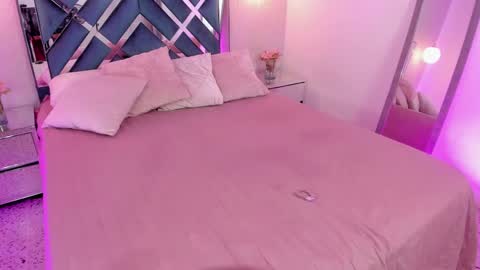 Mia Khalifa online show from 03/06/25, 11:36