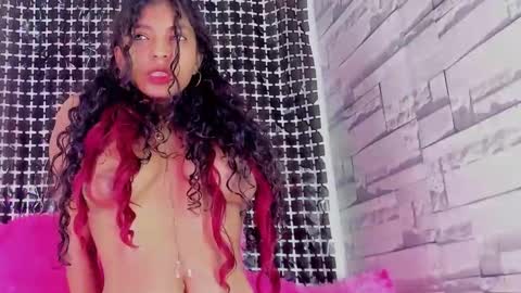 miakirshner_ online show from 02/25/25, 12:36