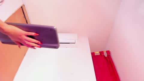 miakirshner_ online show from 09/11/25, 02:06