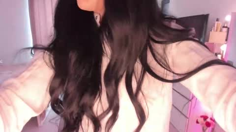 Mia online show from 03/10/25, 08:15