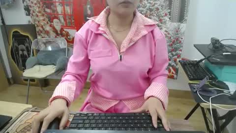 Mia online show from 12/17/25, 09:04