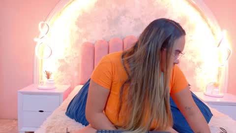 Mia online show from 03/26/26, 03:23