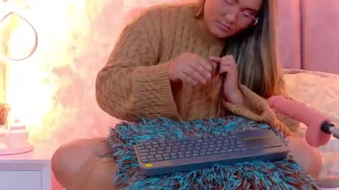 Mia online show from 04/11/26, 07:45