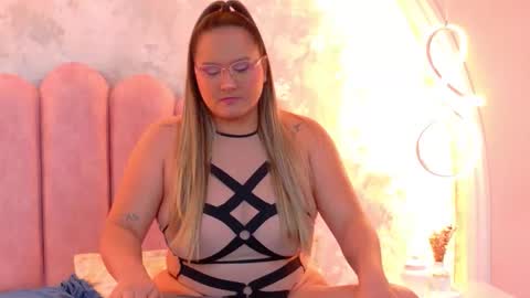 Mia online show from 04/23/26, 05:08