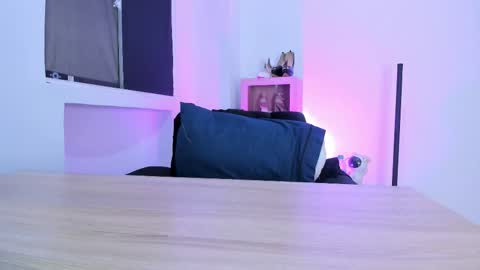 Mia Lenox online show from 12/14/25, 09:19