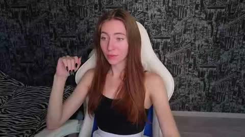 Snapshot of mialinder chatting on 10/04/25, 11:52 MiaLinder online show from 10/04/25, 11:52