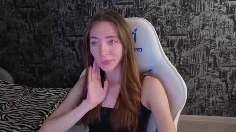Snapshot of mialinder chatting on 10/05/25, 03:21 MiaLinder online show from 10/05/25, 03:21
