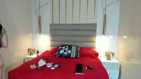 Mia 3 online show from 02/05/26, 11:37