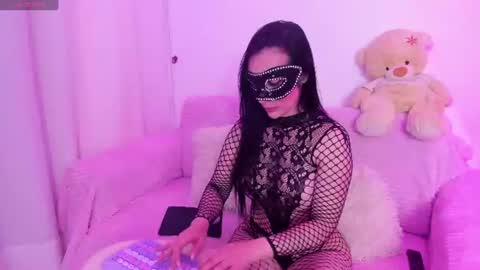 Mia online show from 06/19/26, 02:16