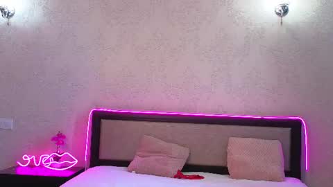 Snapshot of mialuxi chatting on 06/17/26, 09:45 llluxi94739 online show from 06/17/26, 09:45