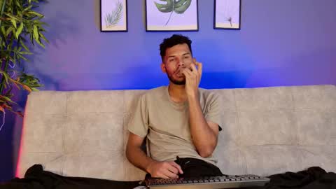 Mia online show from 11/27/25, 07:05