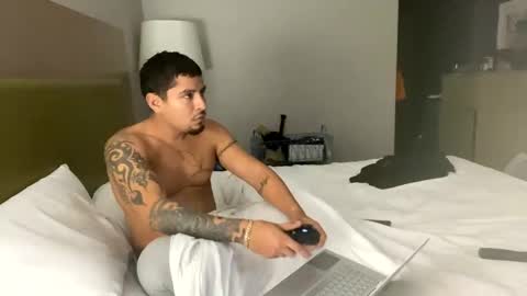 miamiclos1 online show from 01/22/25, 09:57