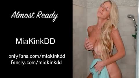 Snapshot of miamilfs chatting on 11/13/25, 03:27 Mia online show from 11/13/25, 03:27