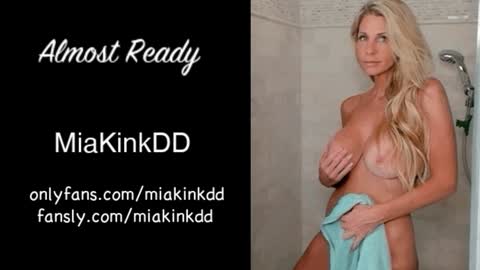 Snapshot of miamilfs chatting on 11/14/25, 03:38 Mia online show from 11/14/25, 03:38