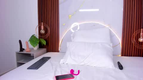 Mia  online show from 10/01/25, 05:24