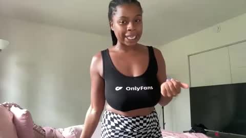 Snapshot of miamiworld chatting on 09/18/25, 07:38 MiamiWorld online show from 09/18/25, 07:38