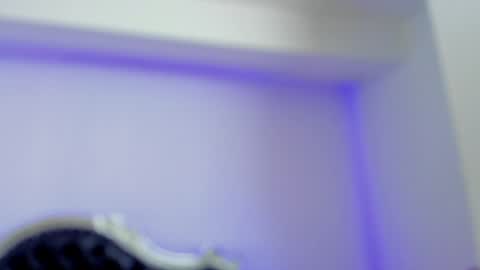 Snapshot of miamontoya chatting on 01/17/25, 04:15 Mia   -5 7001400 Follow  online show from 01/17/25, 04:15